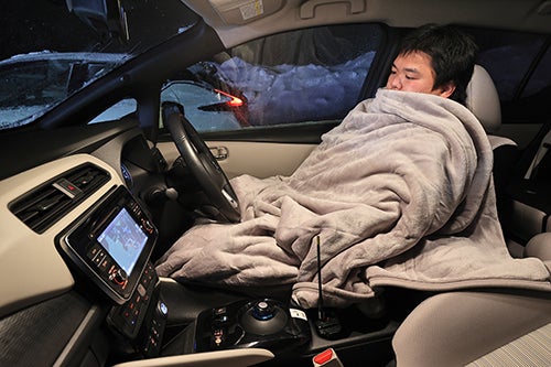 車内で原則毛布のみを使用するモニター。