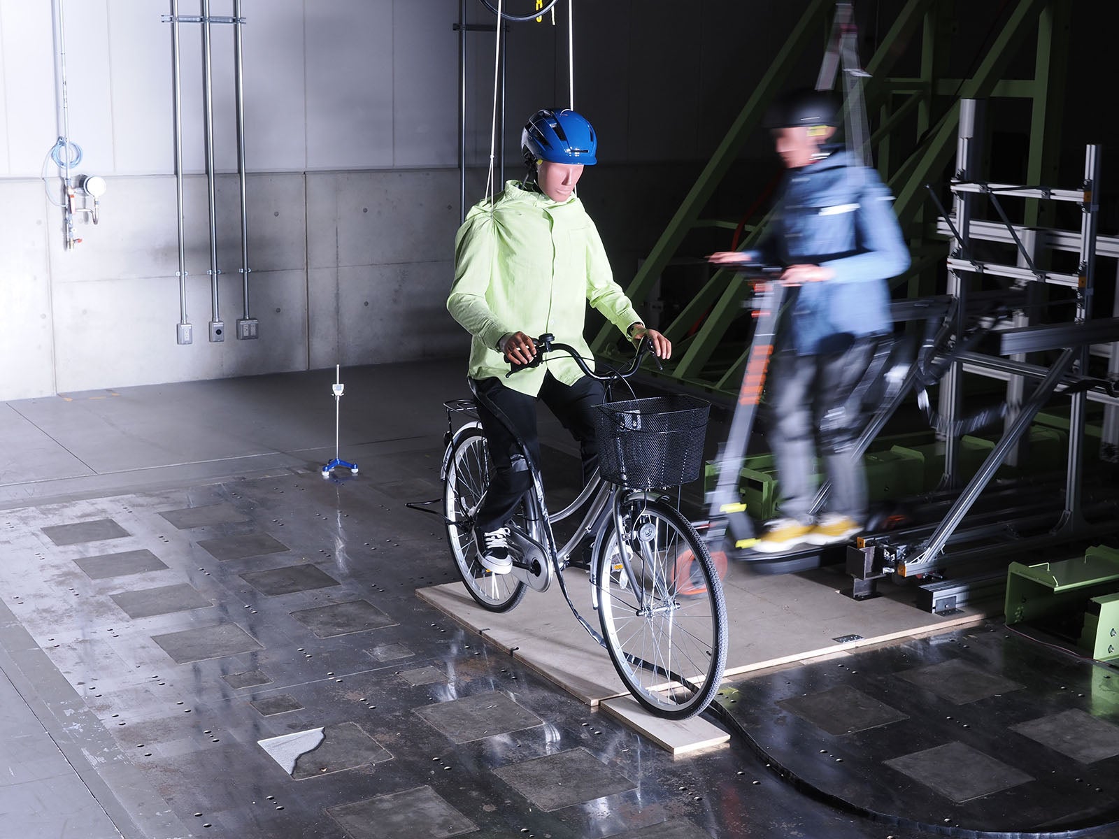自転車と電動キックボードの衝突実験