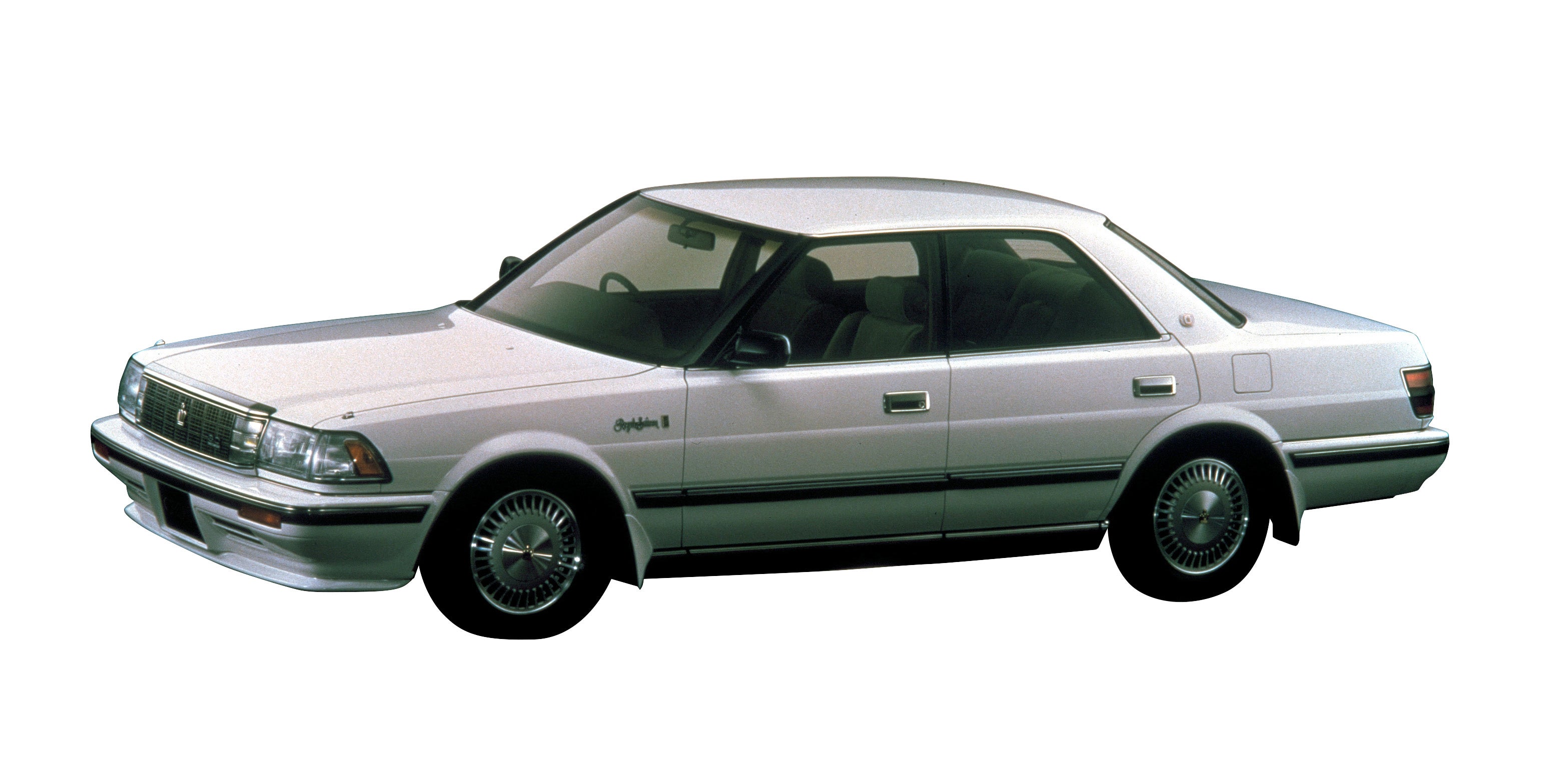 1987年のフルモデルチェンジによりデビューした8代目クラウン（130系）。1989年にクラウン初の4Lエンジンが追加された