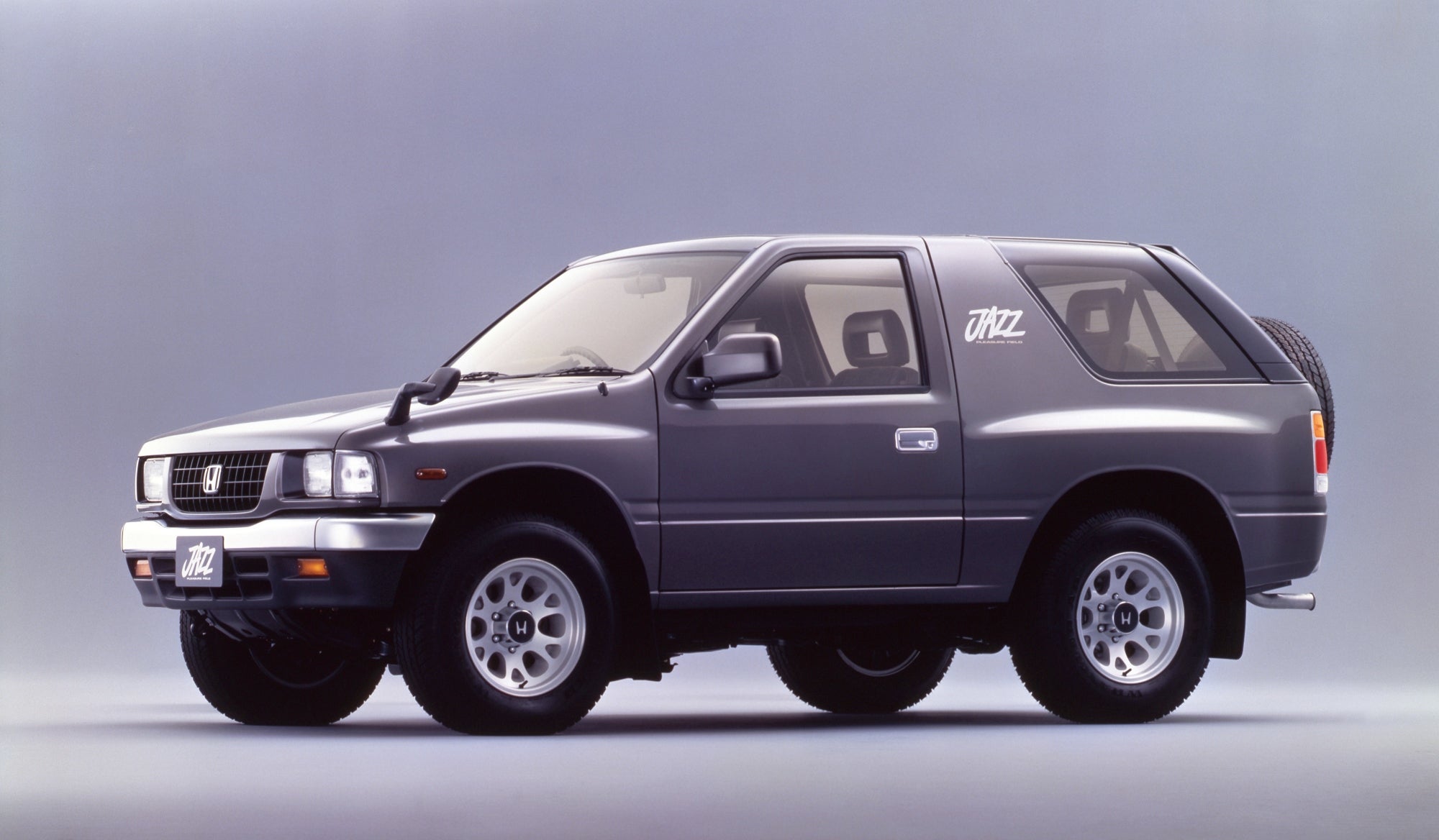 ホンダ・ジャズはいすゞ・ミューのOEM車として、1993年にデビューした