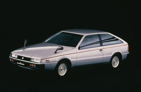 1981年の最初期モデル。後期モデルではターボエンジンが追加された他、フロントバンパーの大型化など外観にも変更を受けました