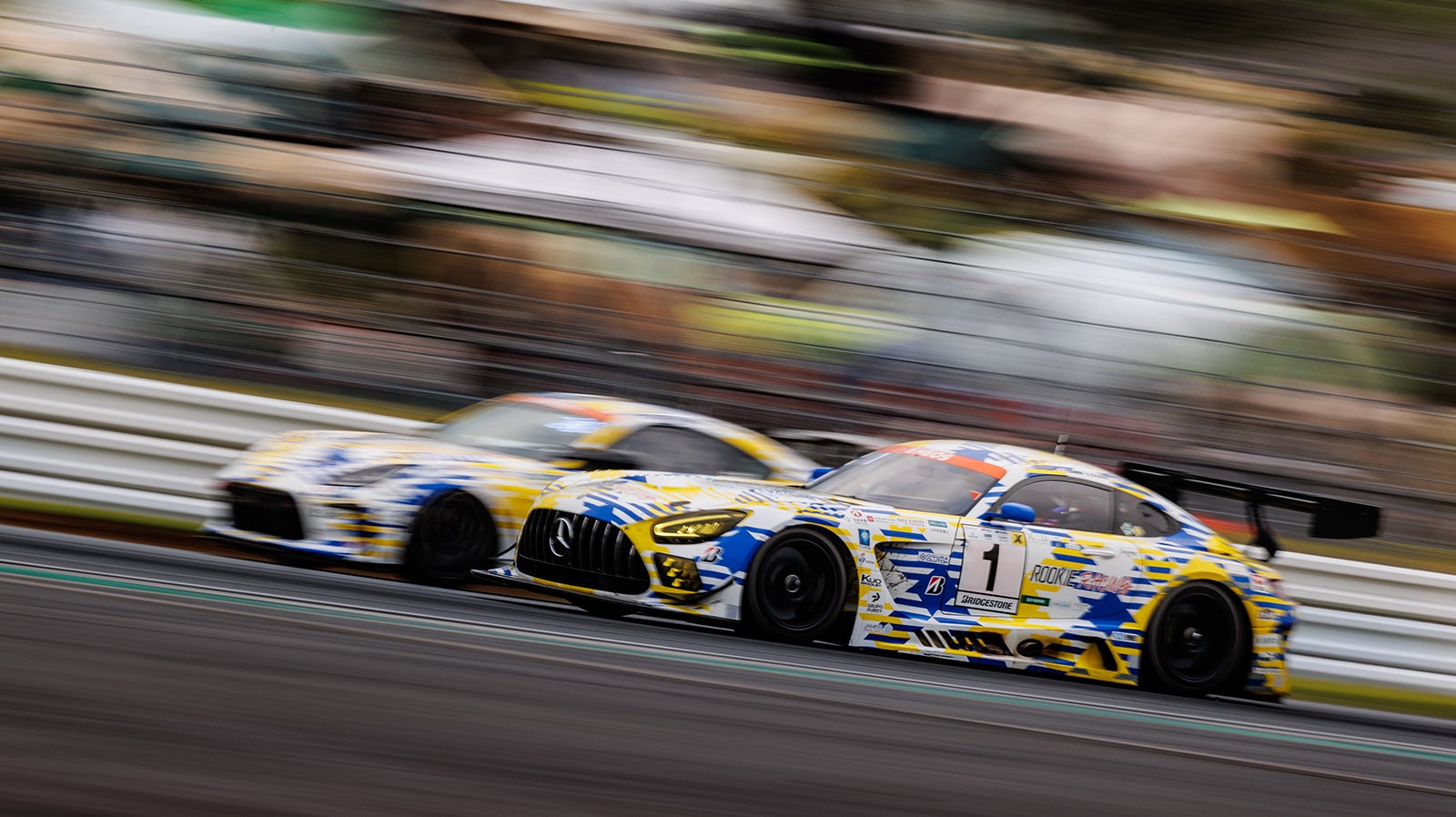 第2戦で総合優勝したカーナンバー1の中升 ROOKIE AMG GT3