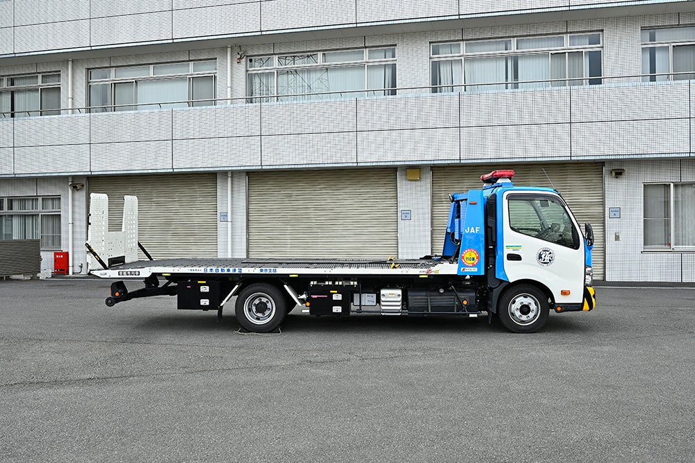 車積載車の真横外観写真