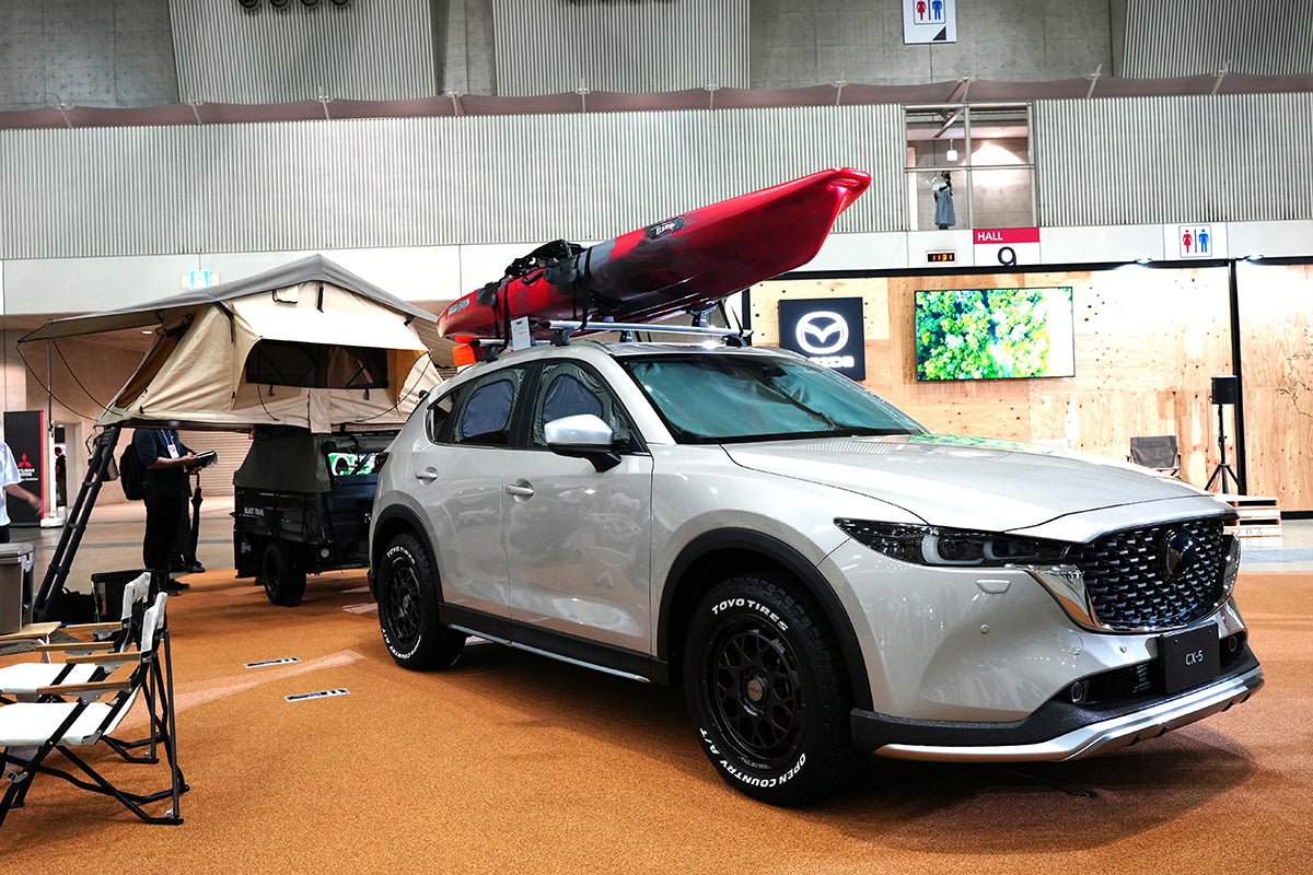 CX-5専用のウインドウシェードは、マツダディーラーで購入できる