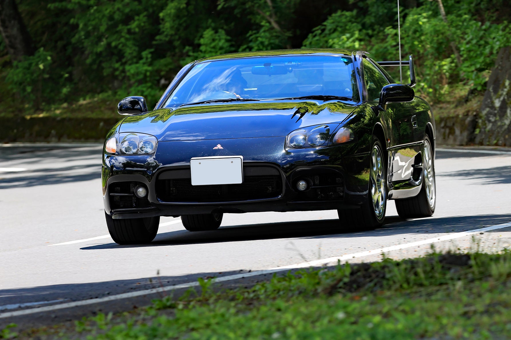 高速道路を走るGTO