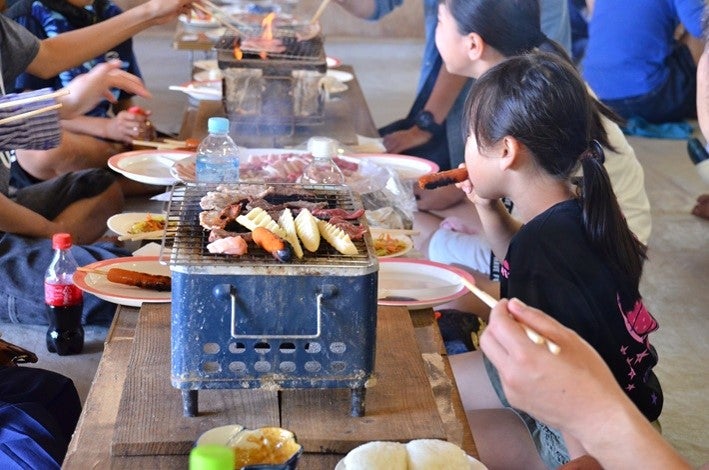 地引網で獲った魚をBBQで味わう