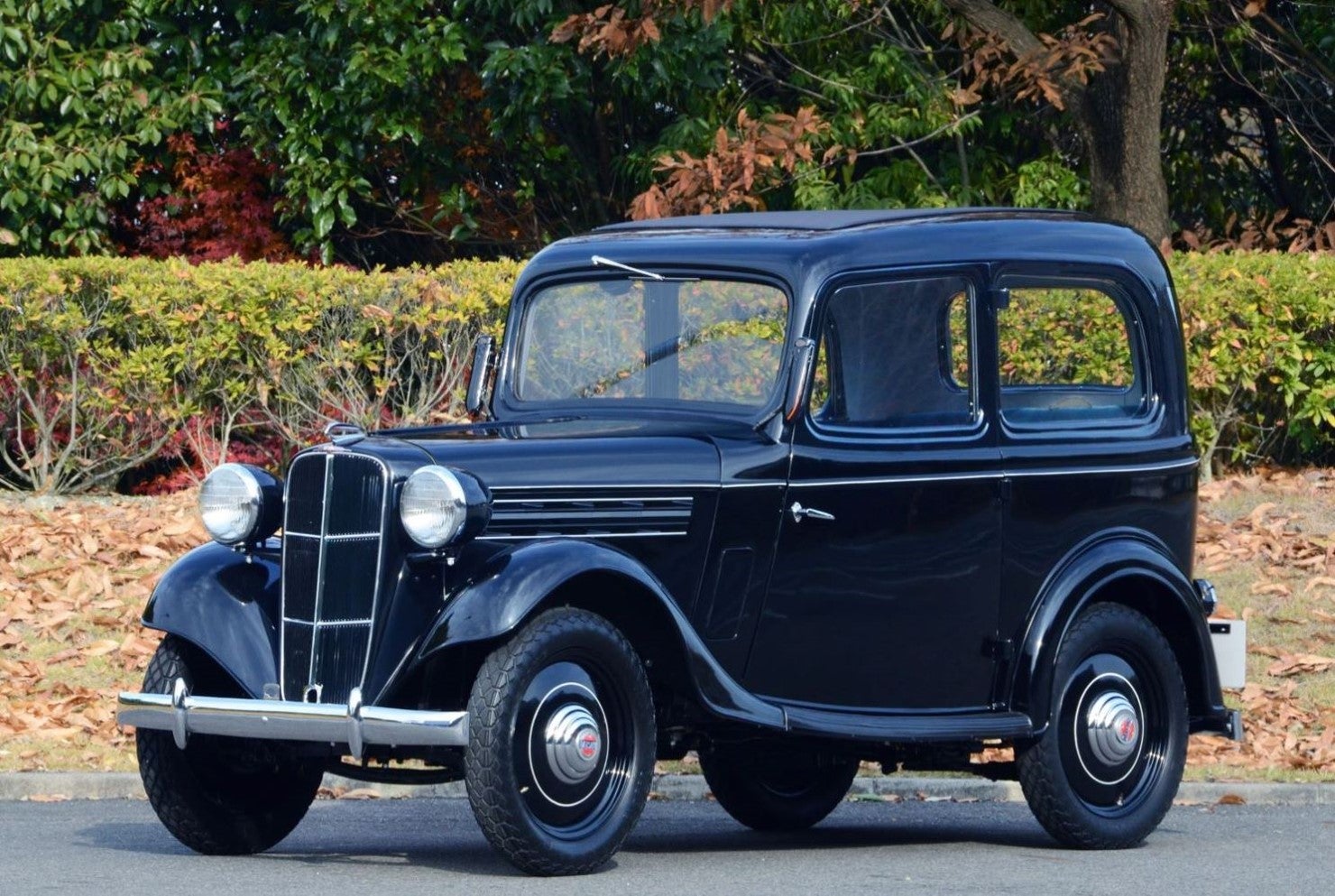 ダットサン 16型 セダン(1937年)(画像提供：トヨタ博物館)