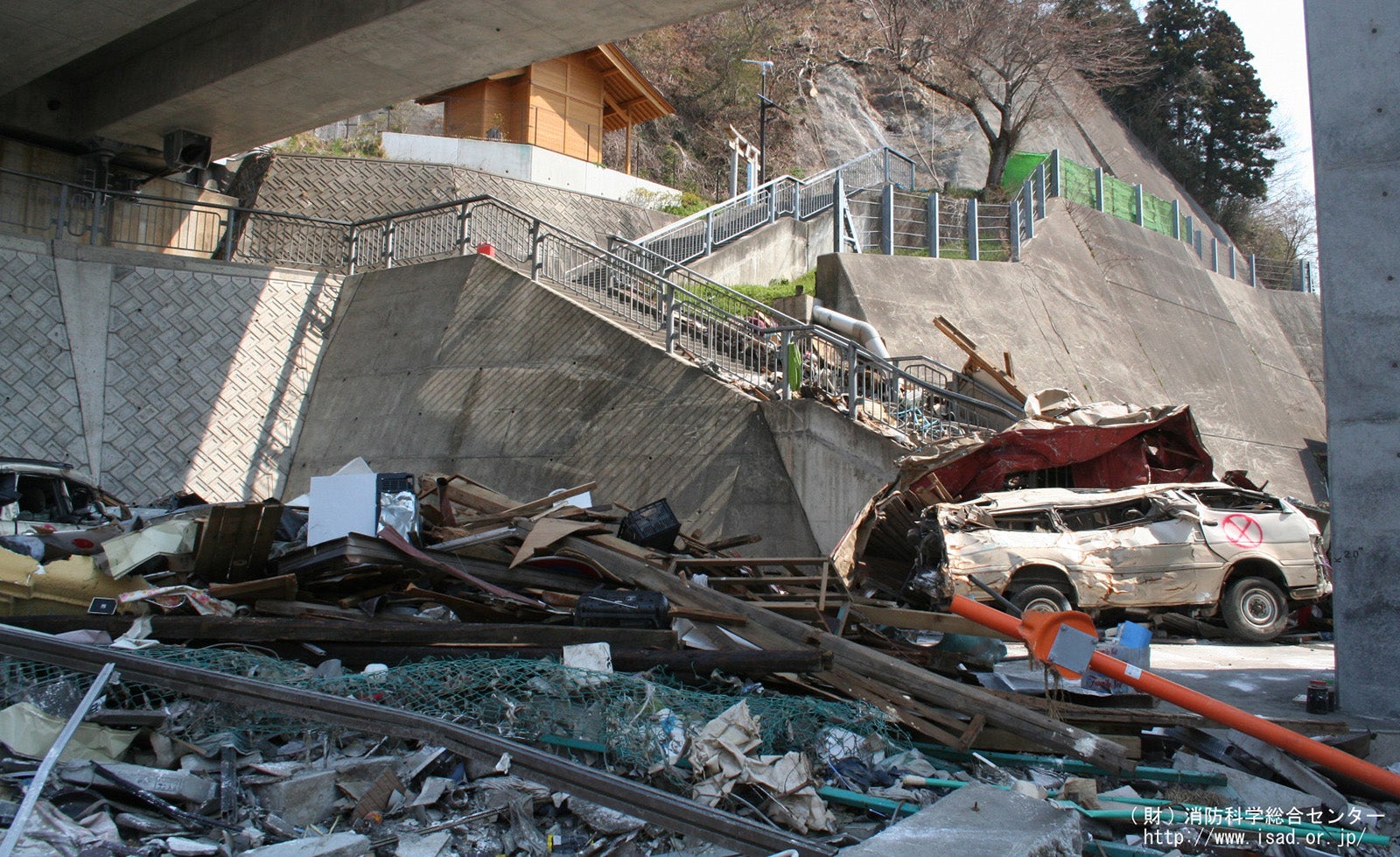 東日本大震災で津波被害を受けた岩手県釜石市役所付近の様子