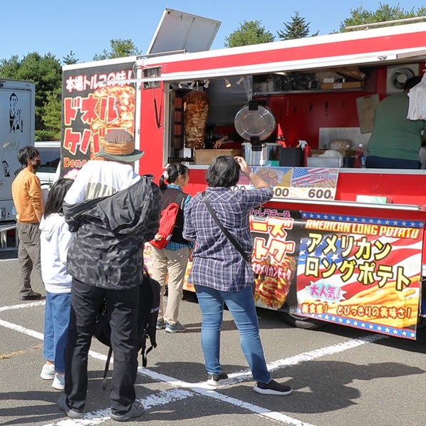 会場には飲食店ブースも出店