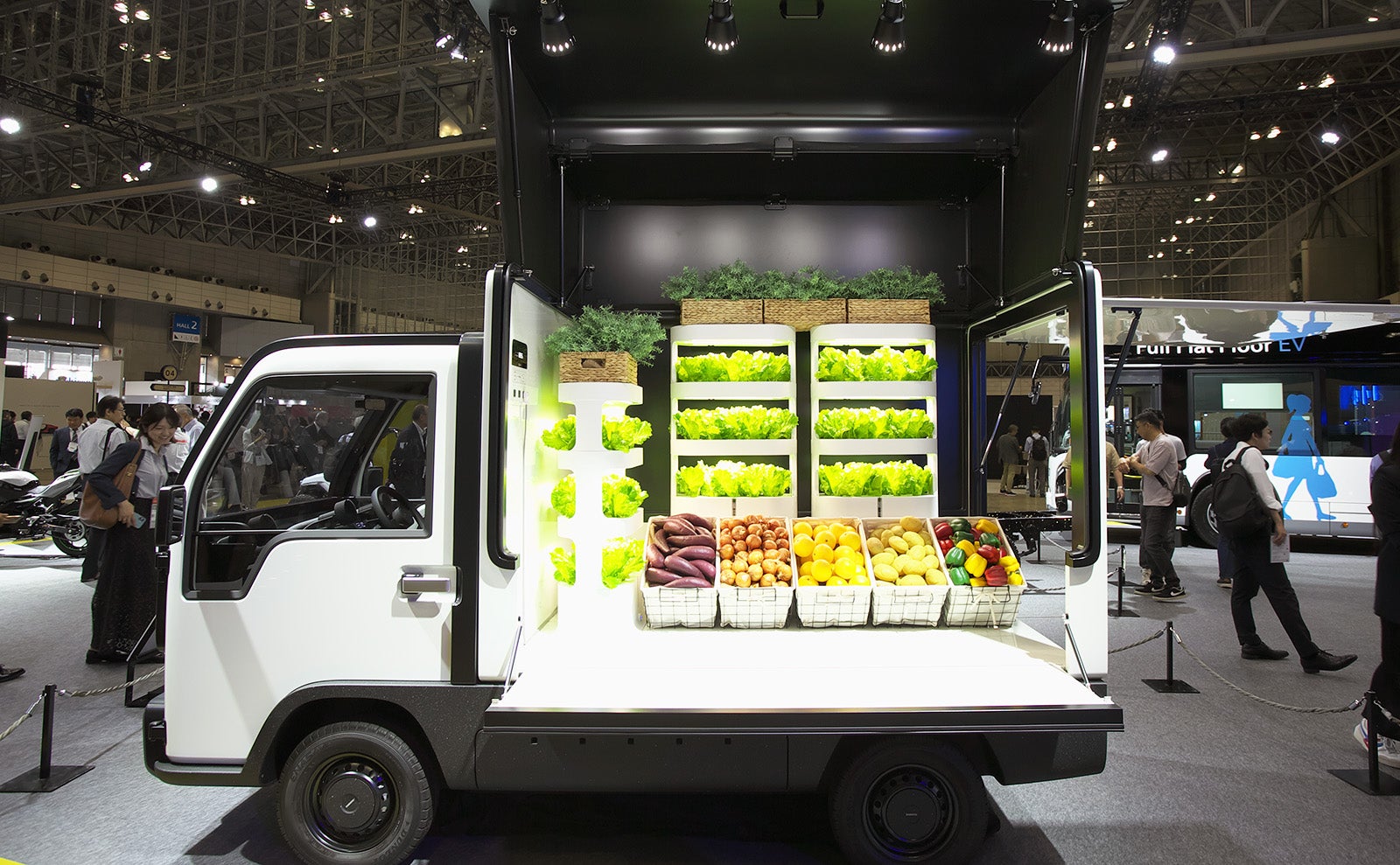 ダイハツが出展したBEV「UNIFORM Truck」