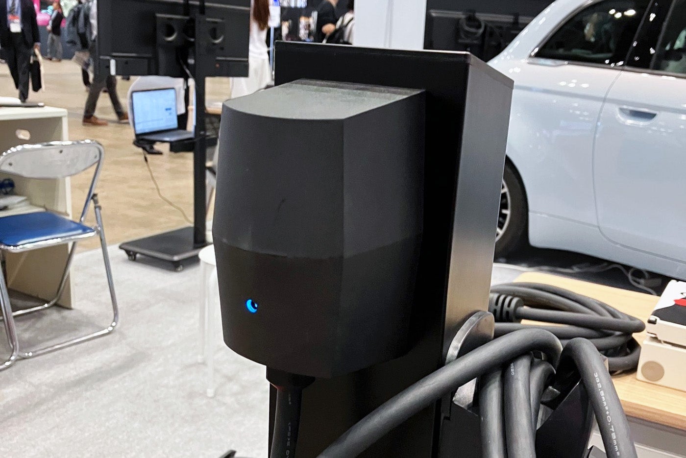 超小型のEV/PHEV用普通充電器「Ella」