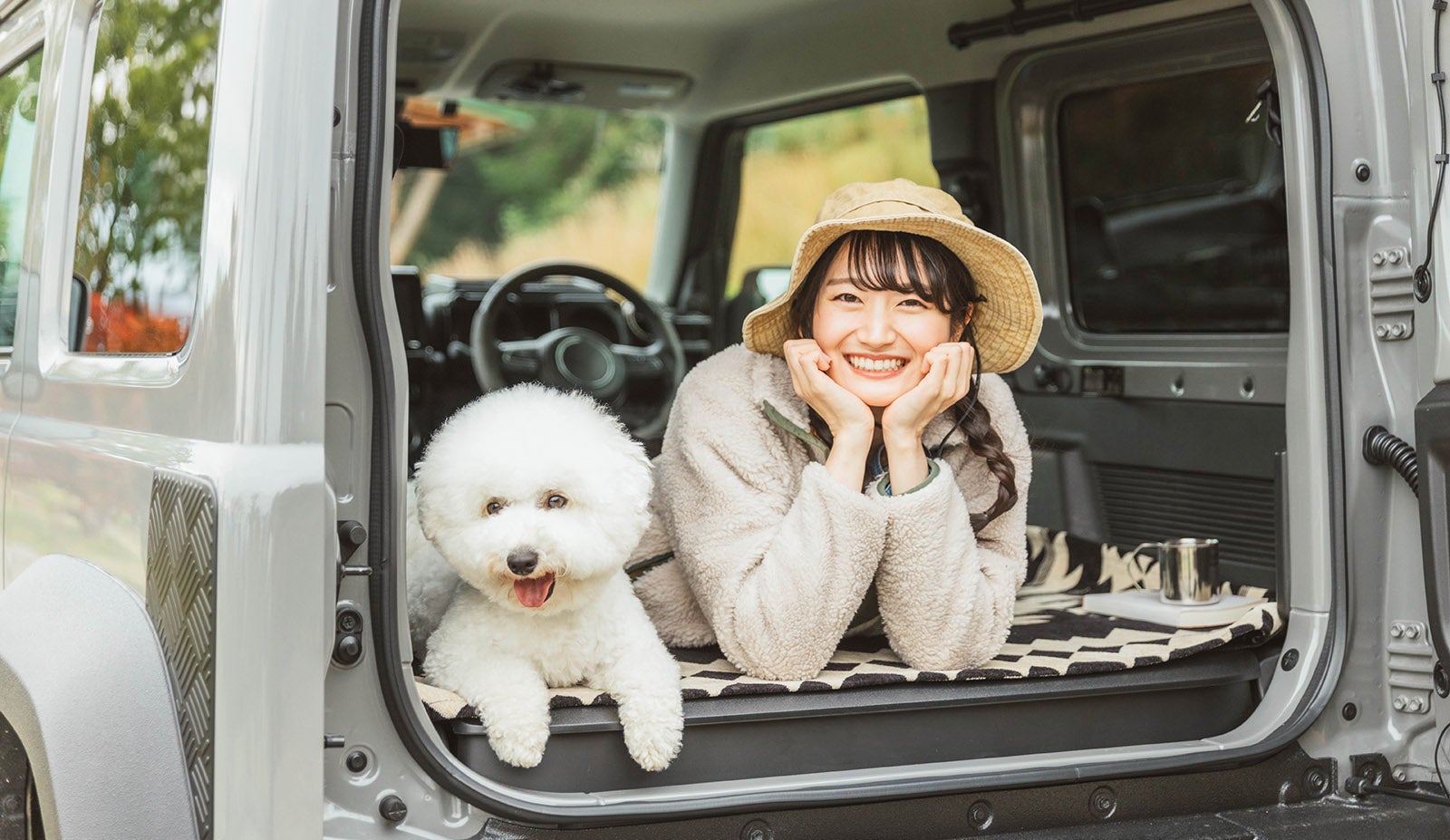 愛犬との車中泊イメージ