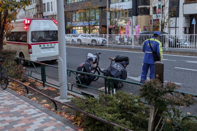 自転車が関係する事故現場の様子