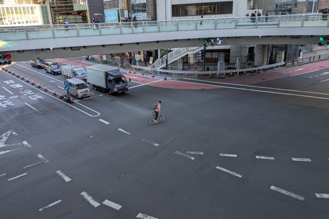 違反走行の自転車