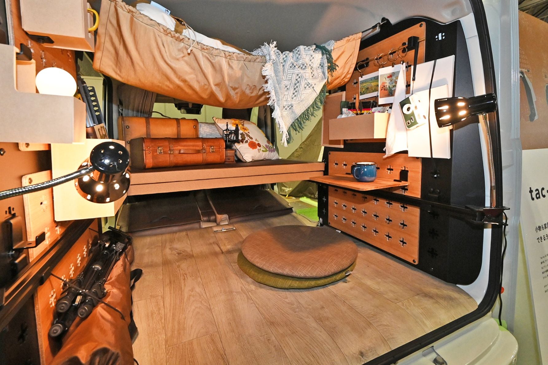 DIY初心者でも簡単！キャンピングカー＆車中泊カーのカスタム