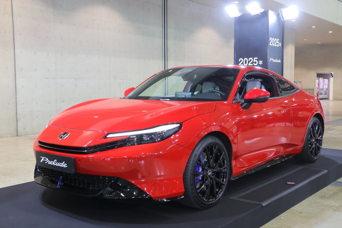 最新型プレリュードの全景写真