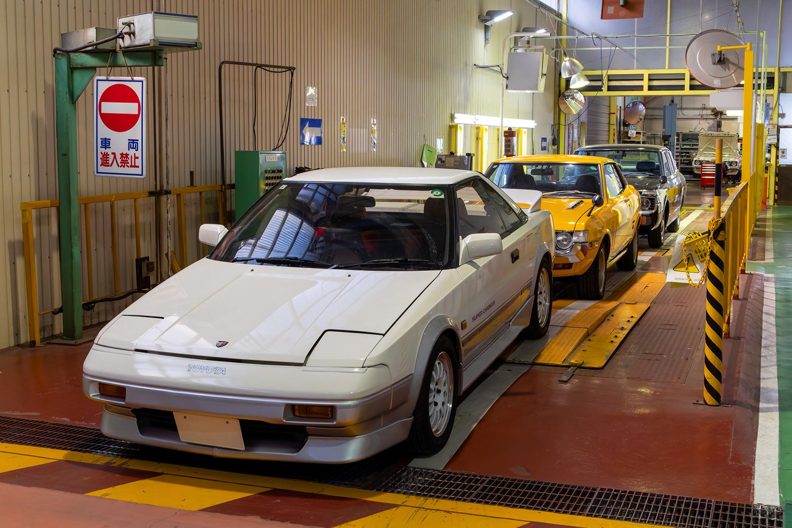 入庫した元レンタカーのMR2