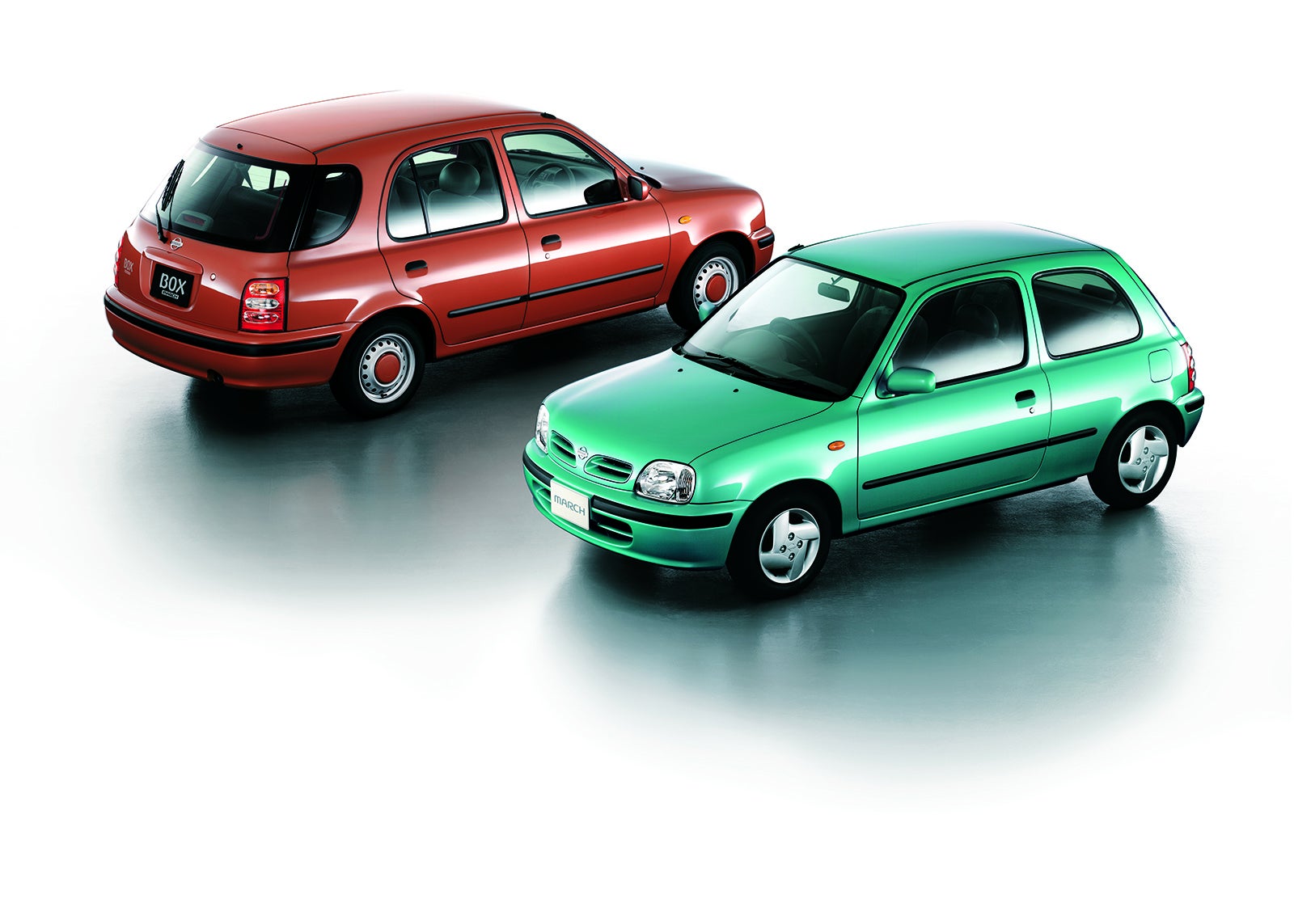 日産マーチのフロントとマーチBOXのリア