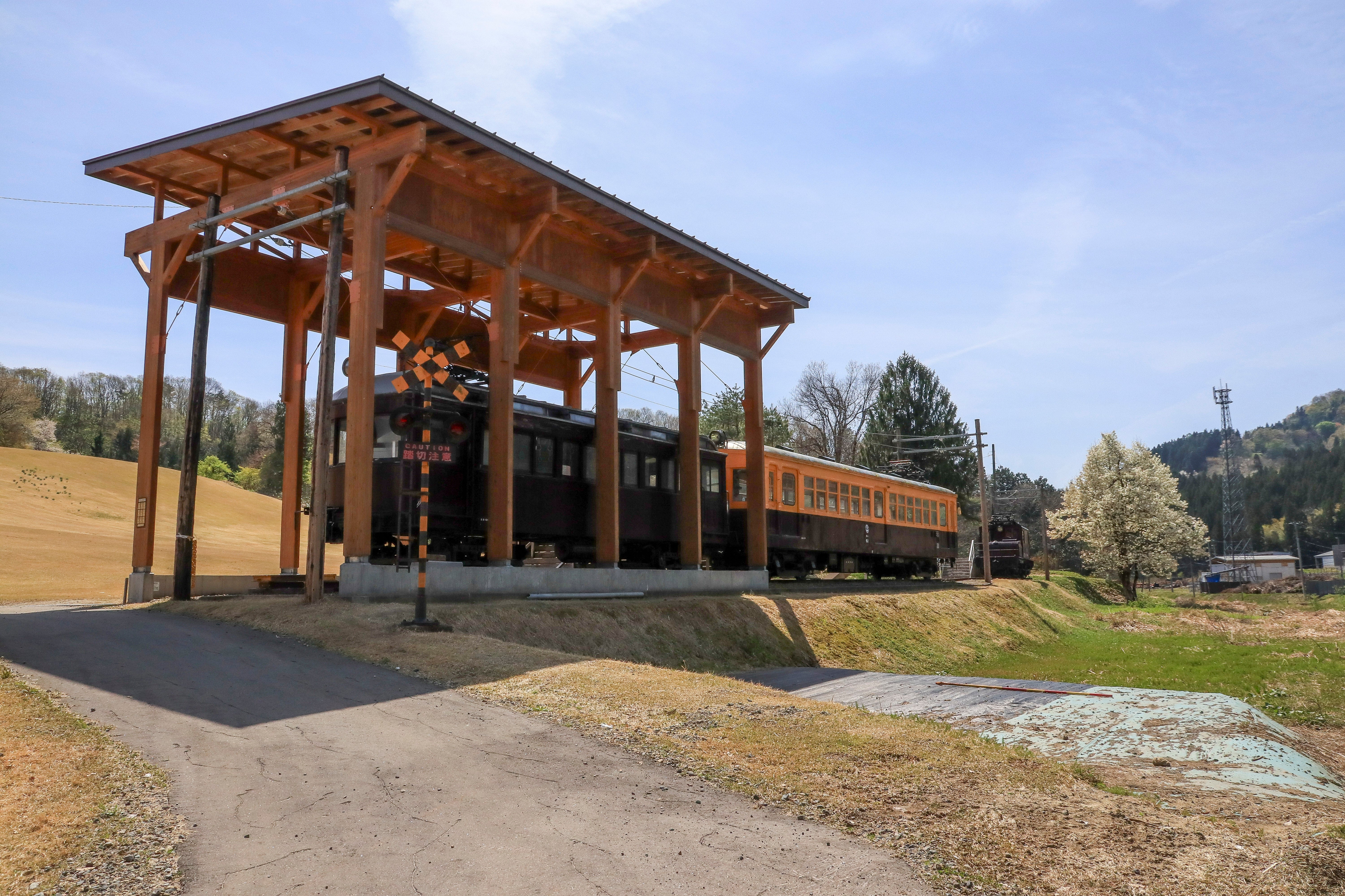 のどかな田園風景に残る蒲原鉄道跡を巡る旅キービジュアル