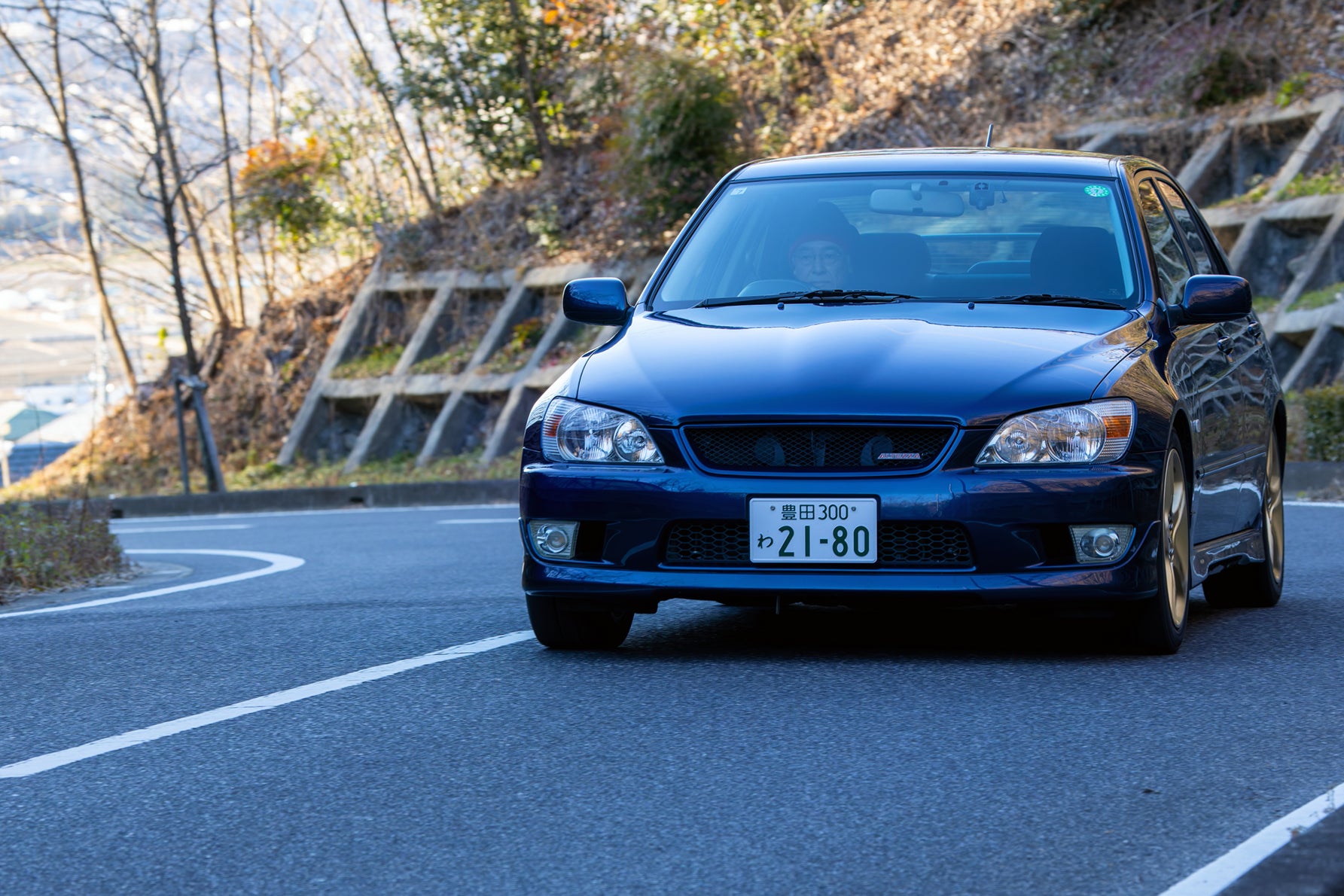 FR・NA・6MTの快楽をもう一度。トヨタ・アルテッツァ、旧車レンタルで再発見キービジュアル