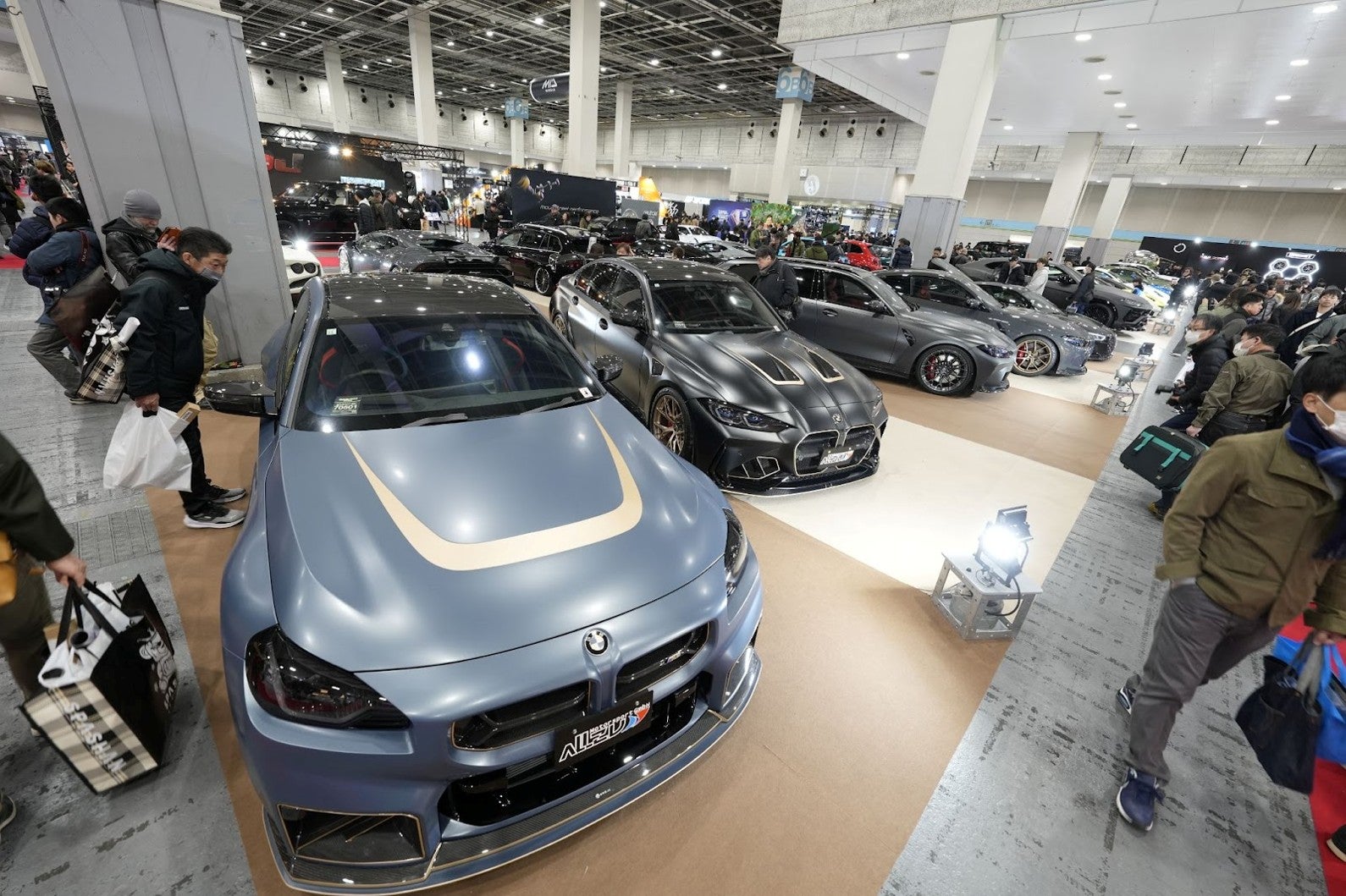 オートメッセ大阪2025では600台以上の車が集結した