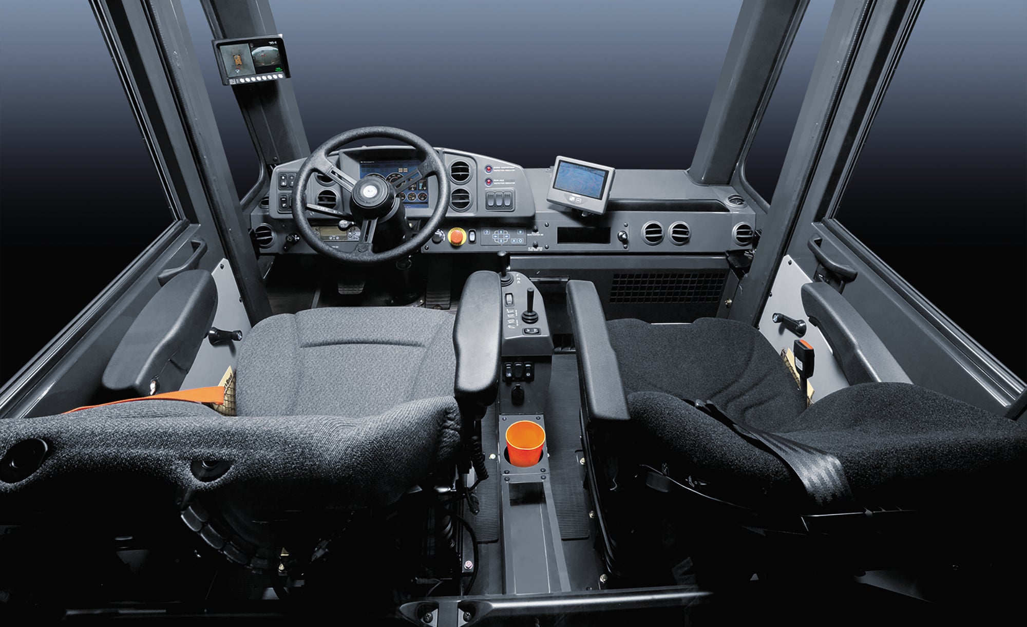 ダンプの運転席