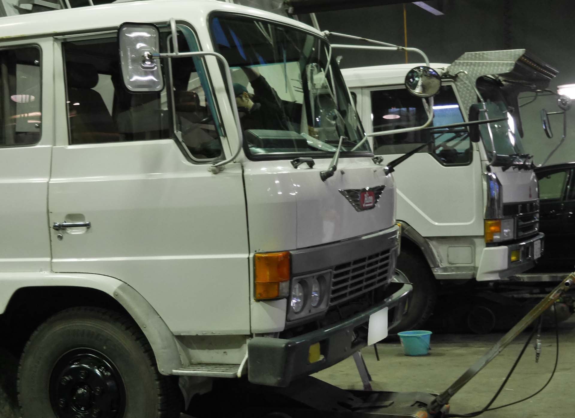整備待ちの車