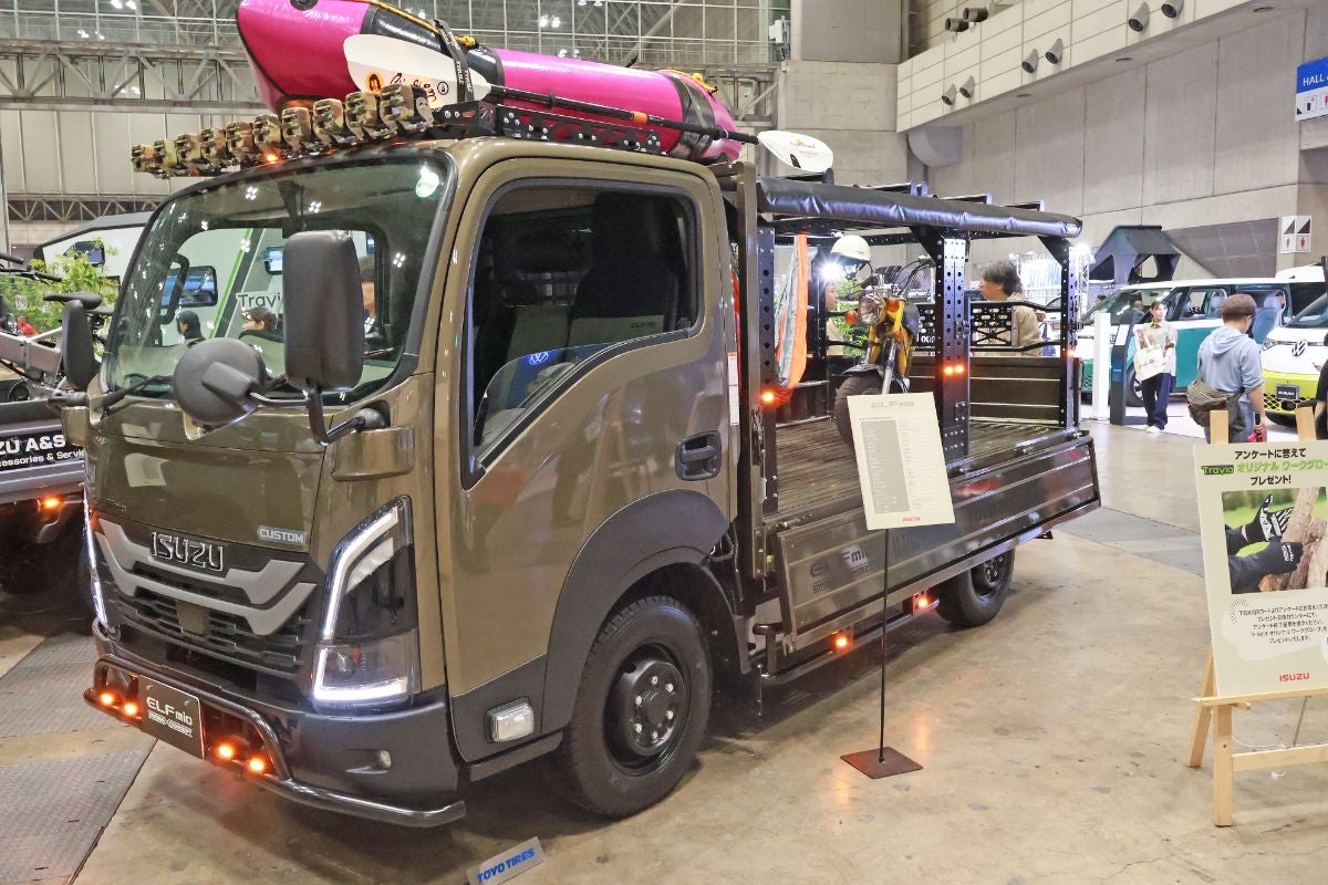 いすゞブースでは小型トラック「エルフミオ」のコンセプトモデルが展示されていた