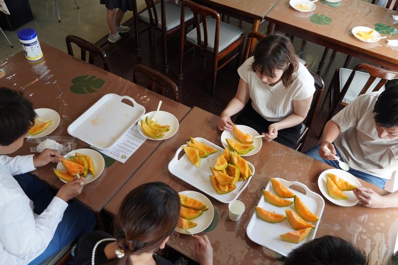 「夕張メロン レストハウスなつぞら」店内では夕張メロンが食べ放題