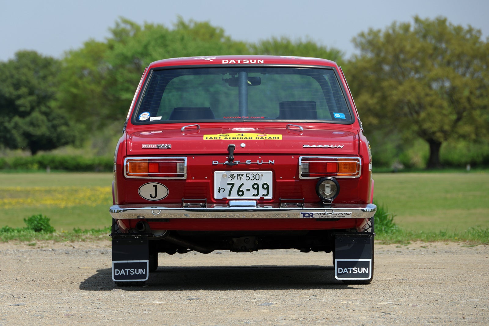 真後ろから見た510ブルーバード