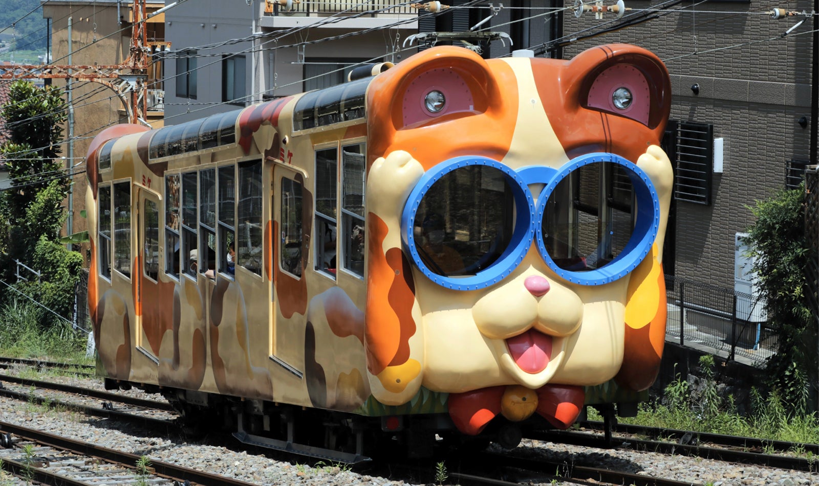 生駒ケーブルのかわいいケーブルカー「ミケ」号