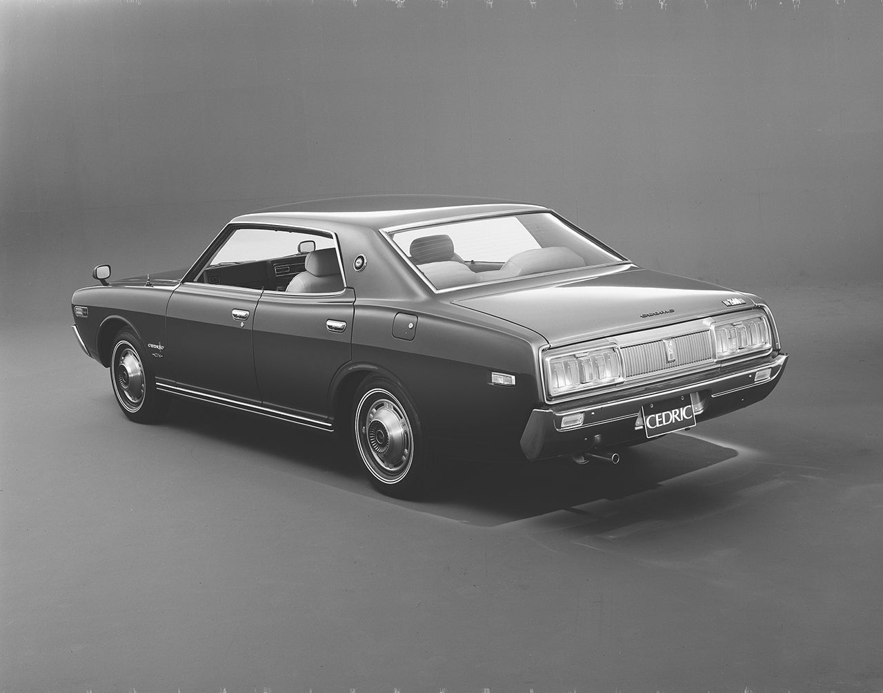日産セドリックのリア