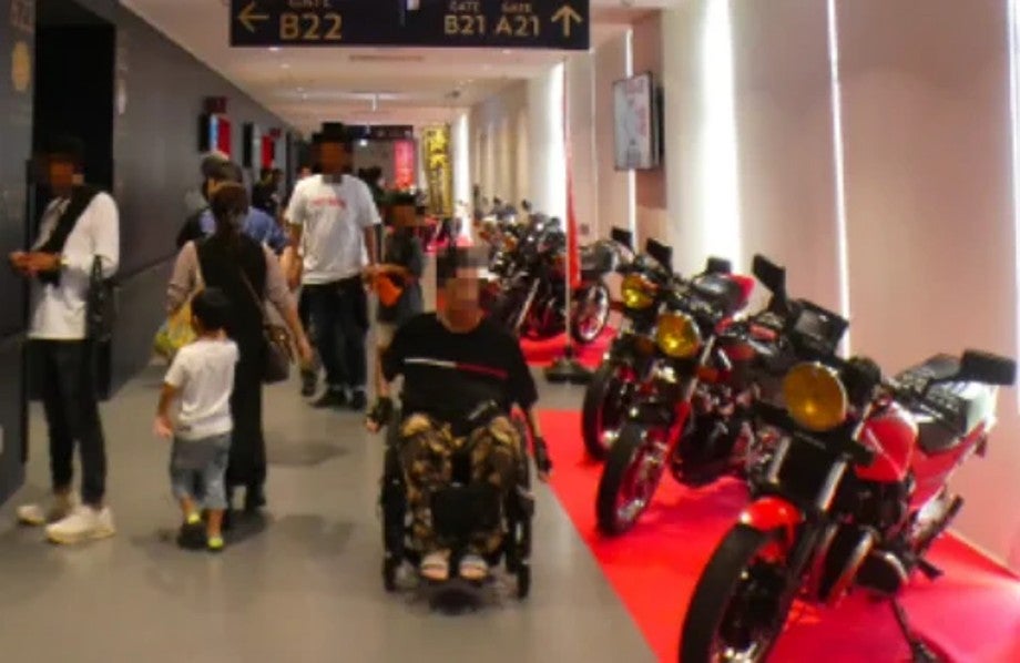 オキナワモーターショー2024の様子（2階二輪展示エリア）