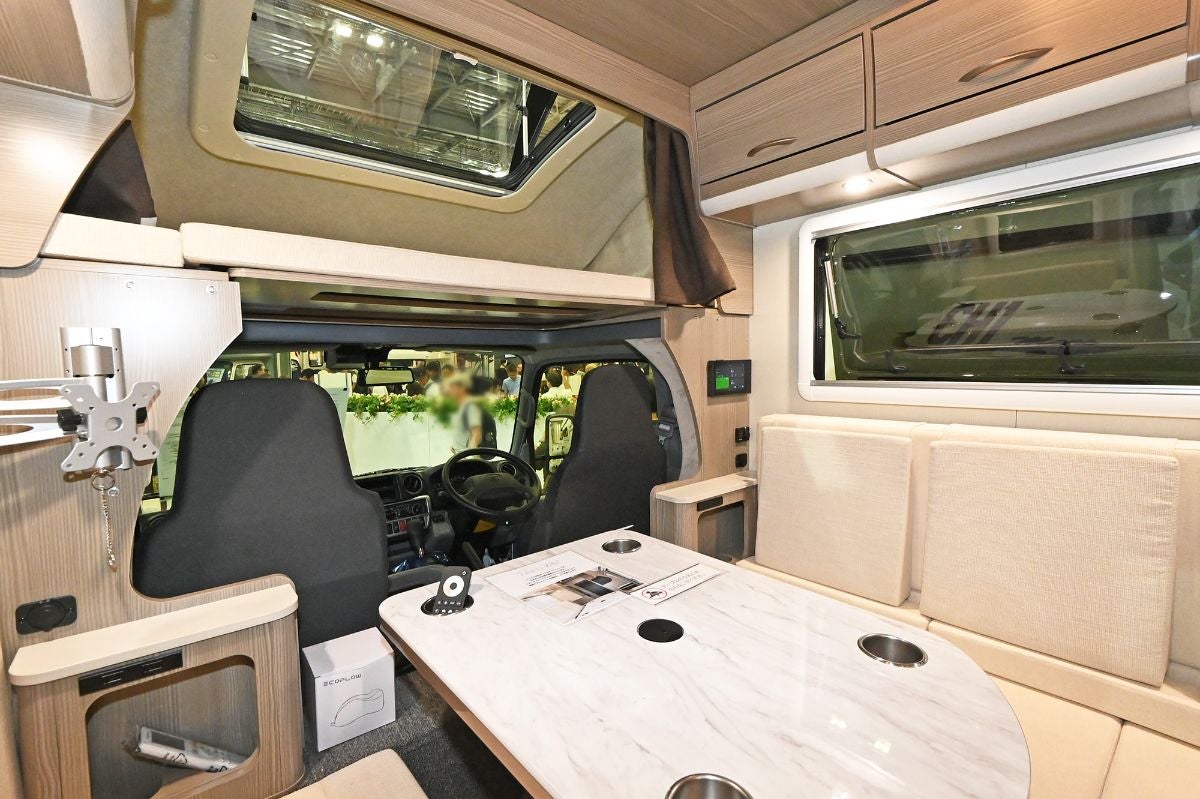 トリアス車内
