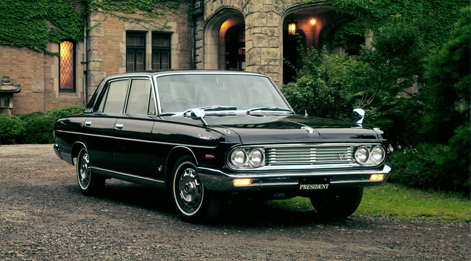 日産プレジデント】国産ショーファーカーの象徴｜歴代モデルと進化の