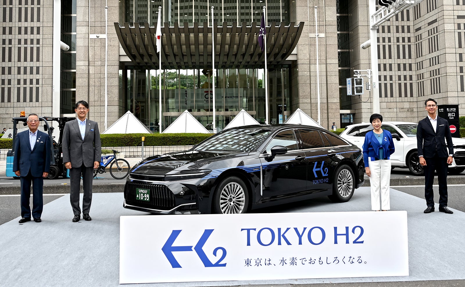 小池都知事をはじめ関係代表者の集合写真