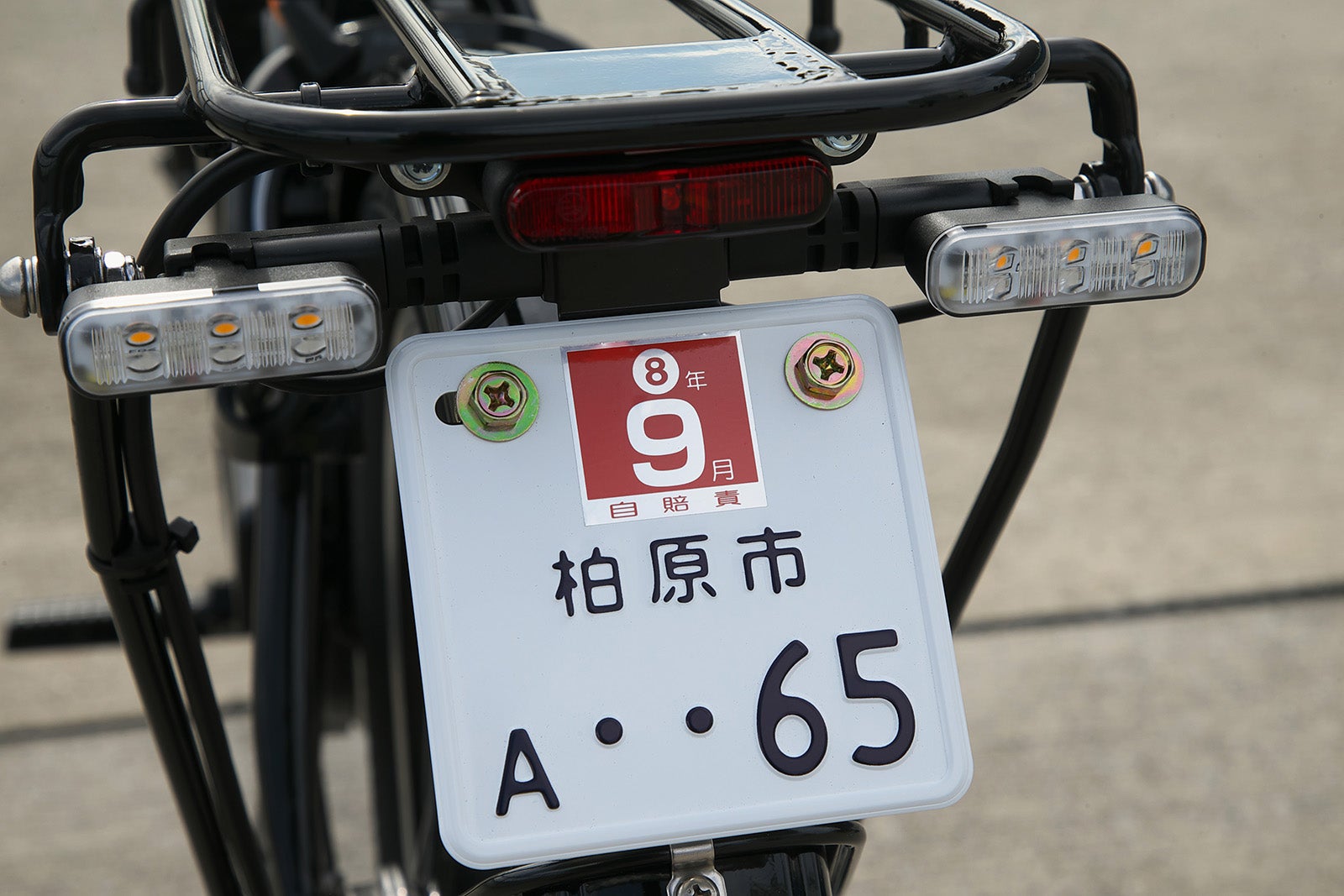 特定小型原動機付自転車に義務づけられるナンバープレート