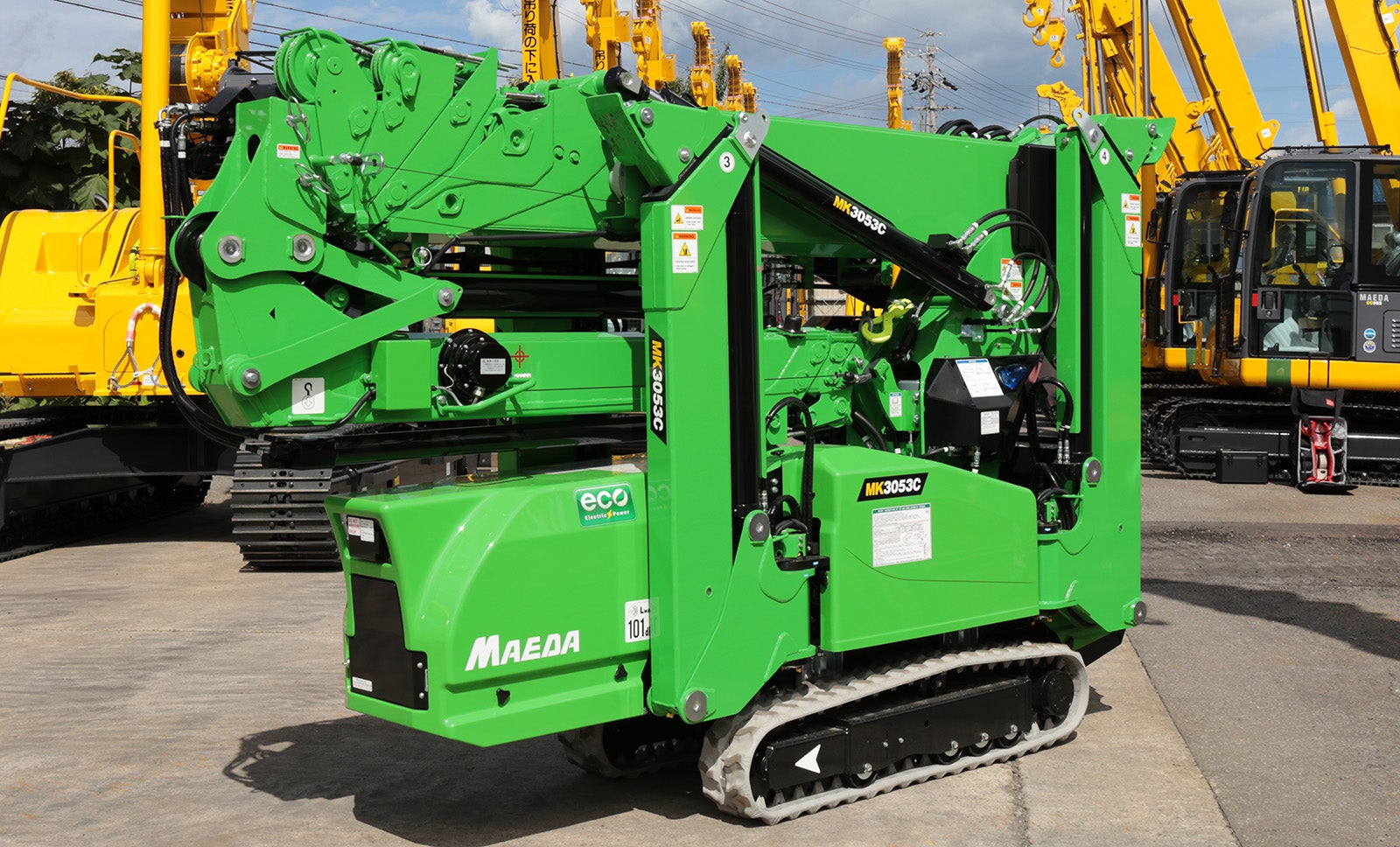 かにクレーンのフロント外観写真（斜め前）