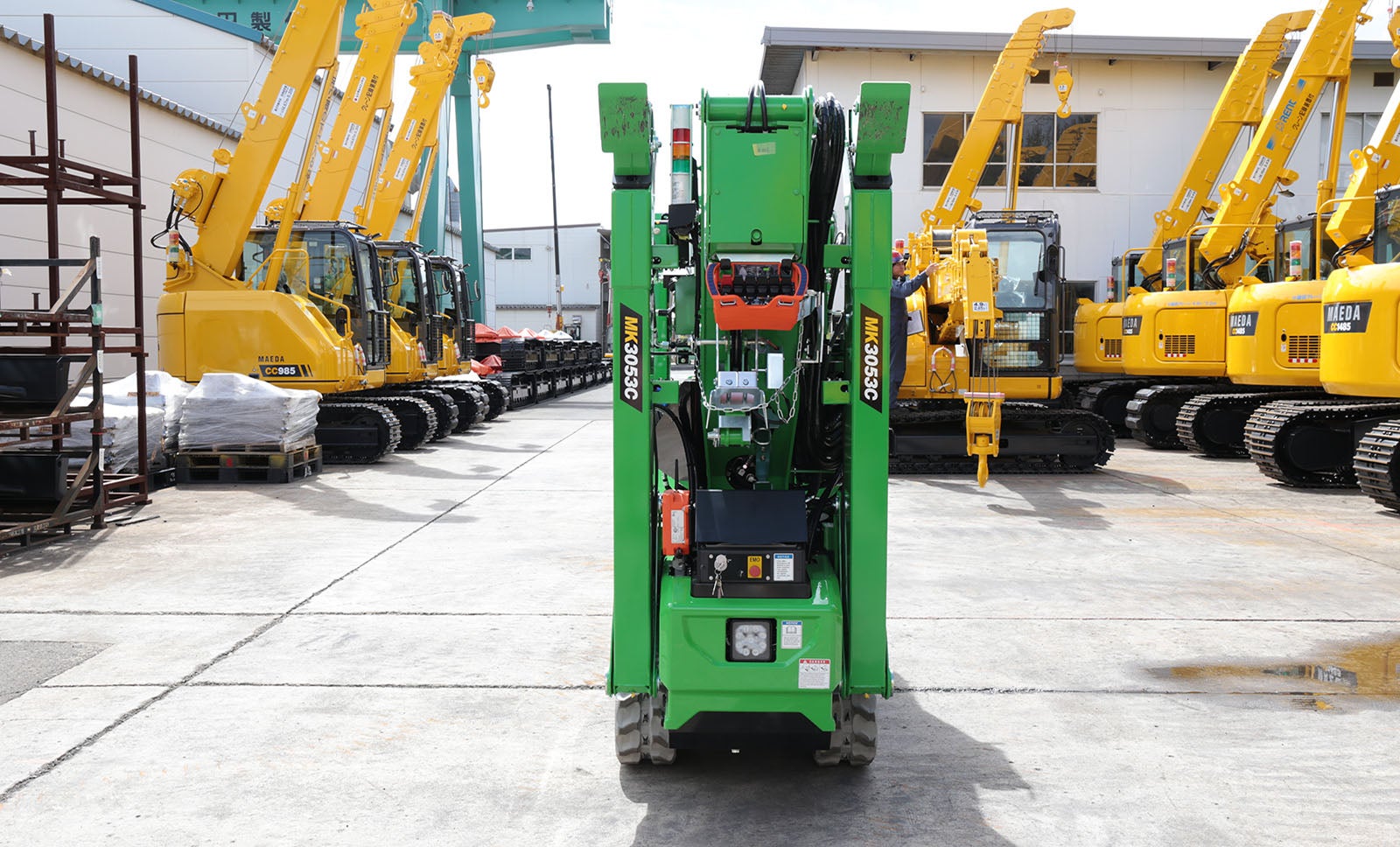 かにクレーンのフロント外観写真（正面）