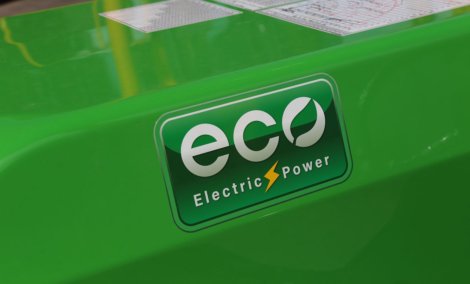 バッテリー仕様（エコ仕様）のモデルに付くエンブレ