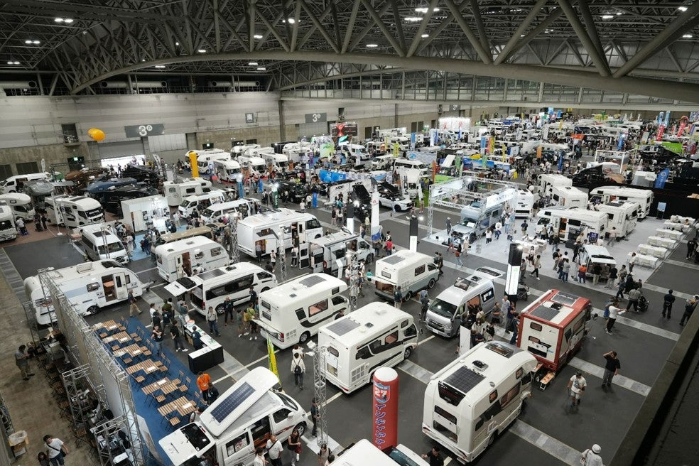 ずらりと並ぶキャンピングカー・2024年の様子（写真＝大阪キャンピングカーフェア2025）