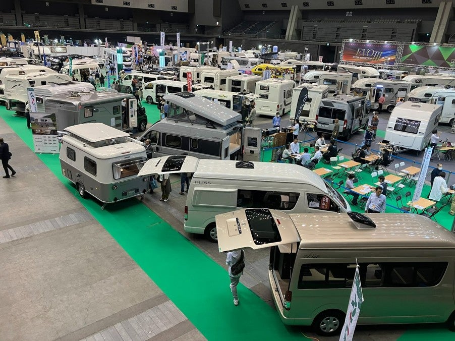 会場を埋め尽くすキャンピングカーは圧巻の光景・2024年の様子(写真=福岡キャンピングカーショー2025)