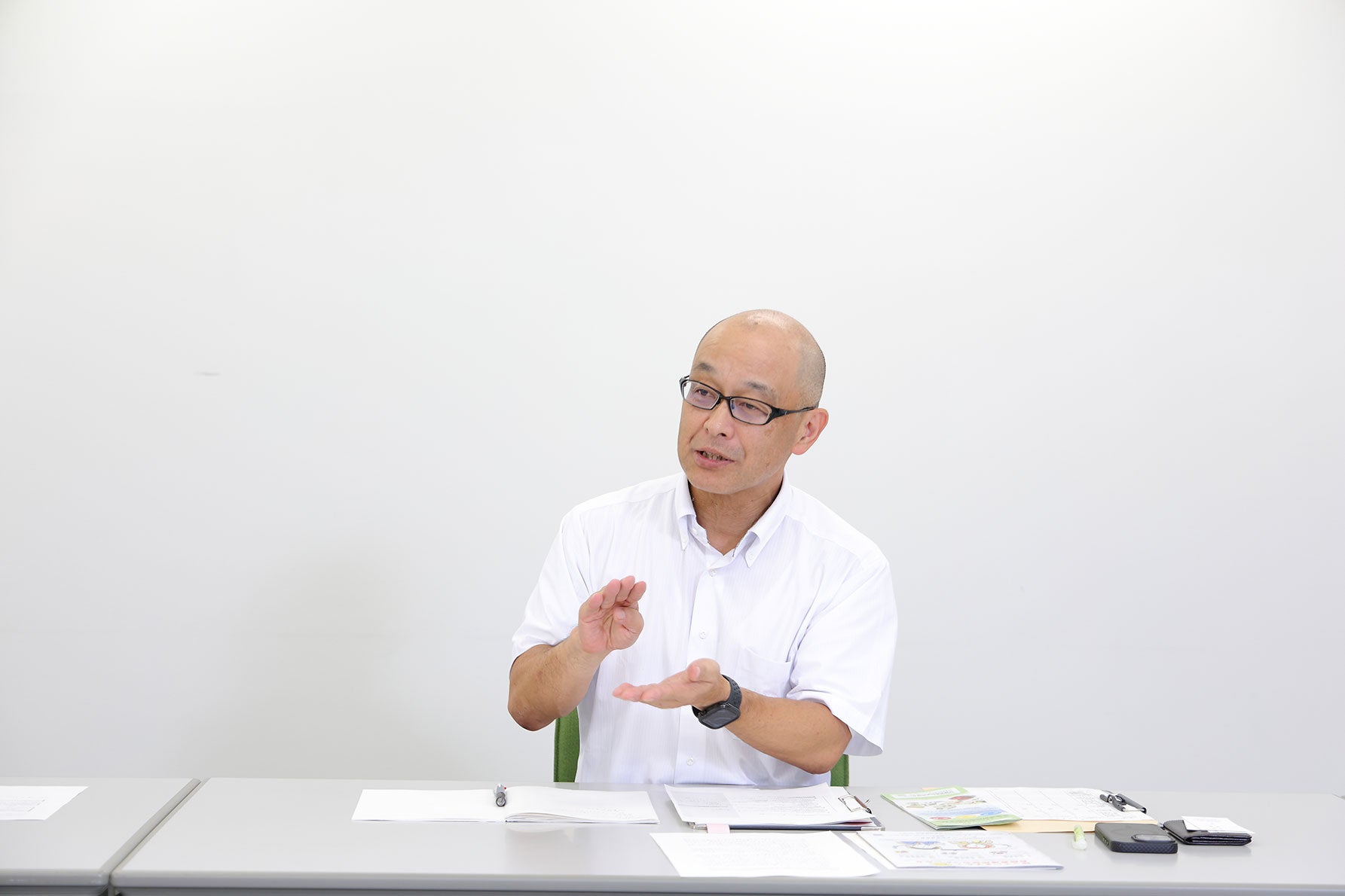 竹内常務理事の話す様子