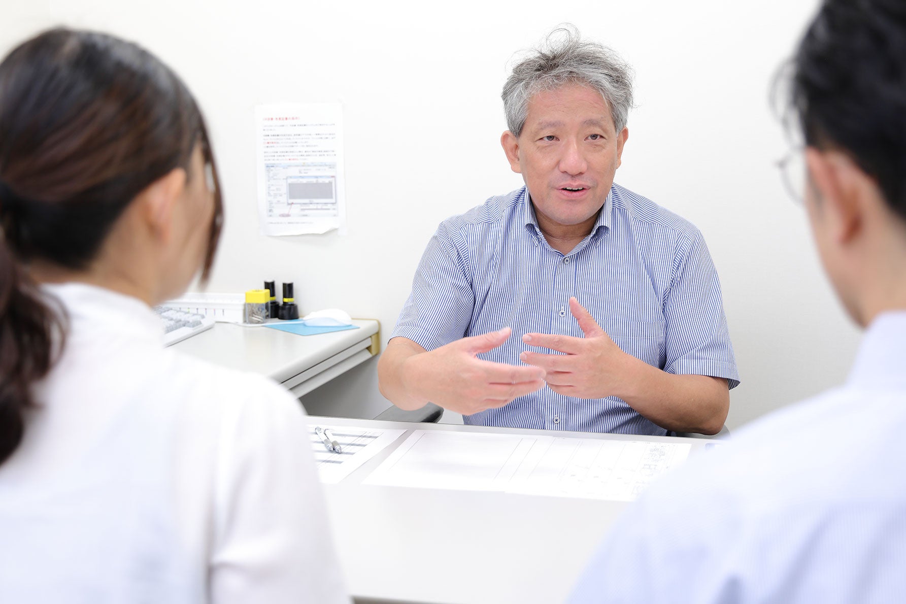 中込弁護士が話す様子