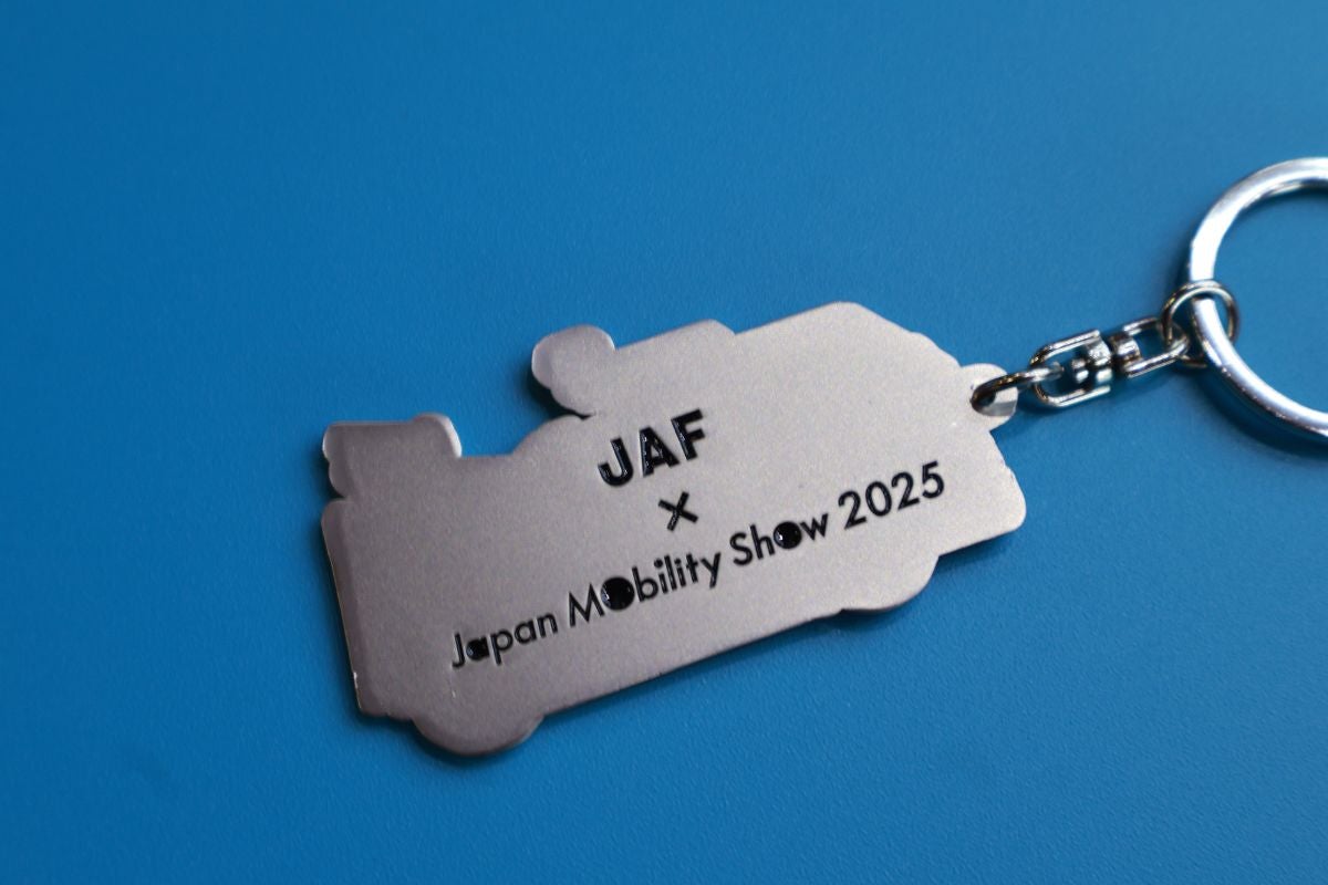 JAFブースでアプリクーポンを提示すると配布されるキーチャームの裏面