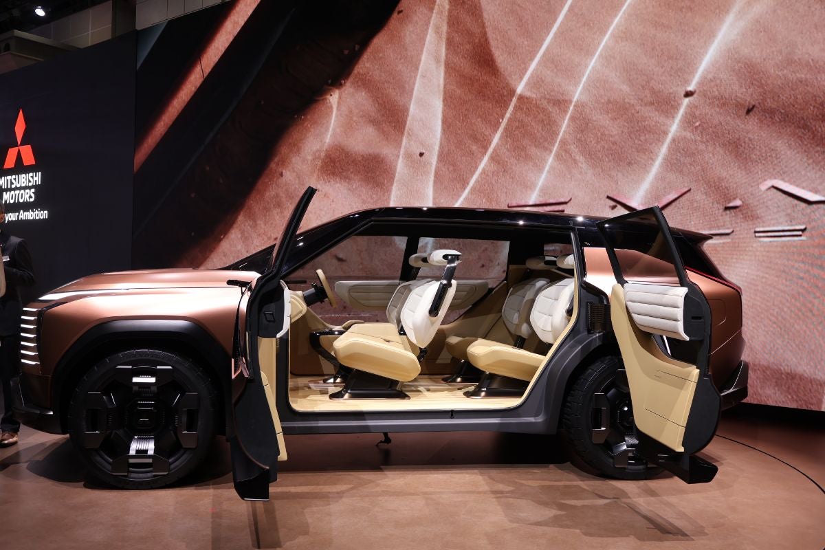 MITSUBISHI ELEVANCE Conceptのサイドビュー