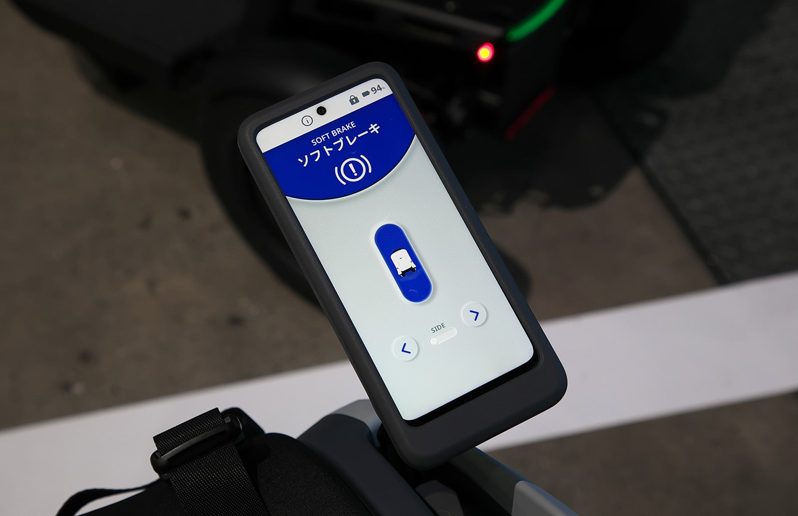 ブレーキなどの機能を操作するディスプレイ