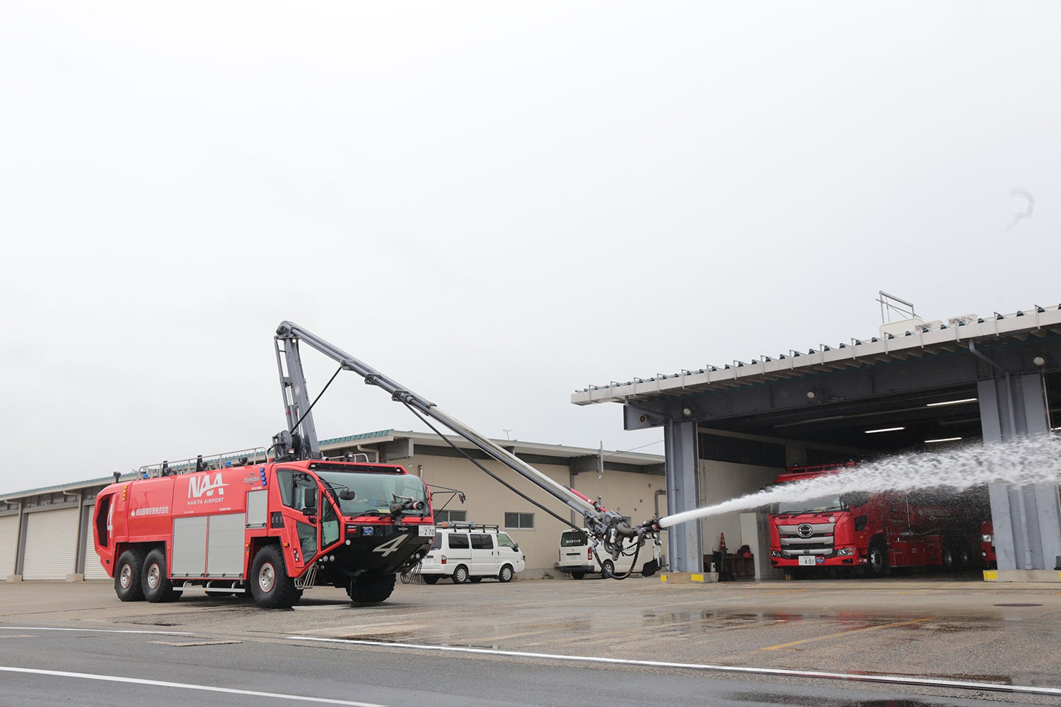 HRETによるロー/ハイ/ミドルアタックポジションでの噴射の様子