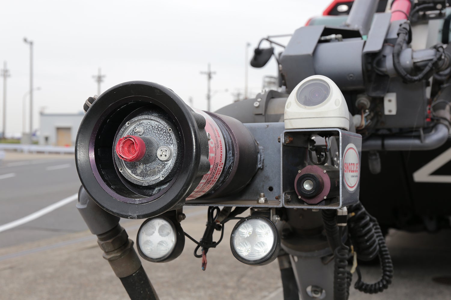 放水銃とカメラの写真