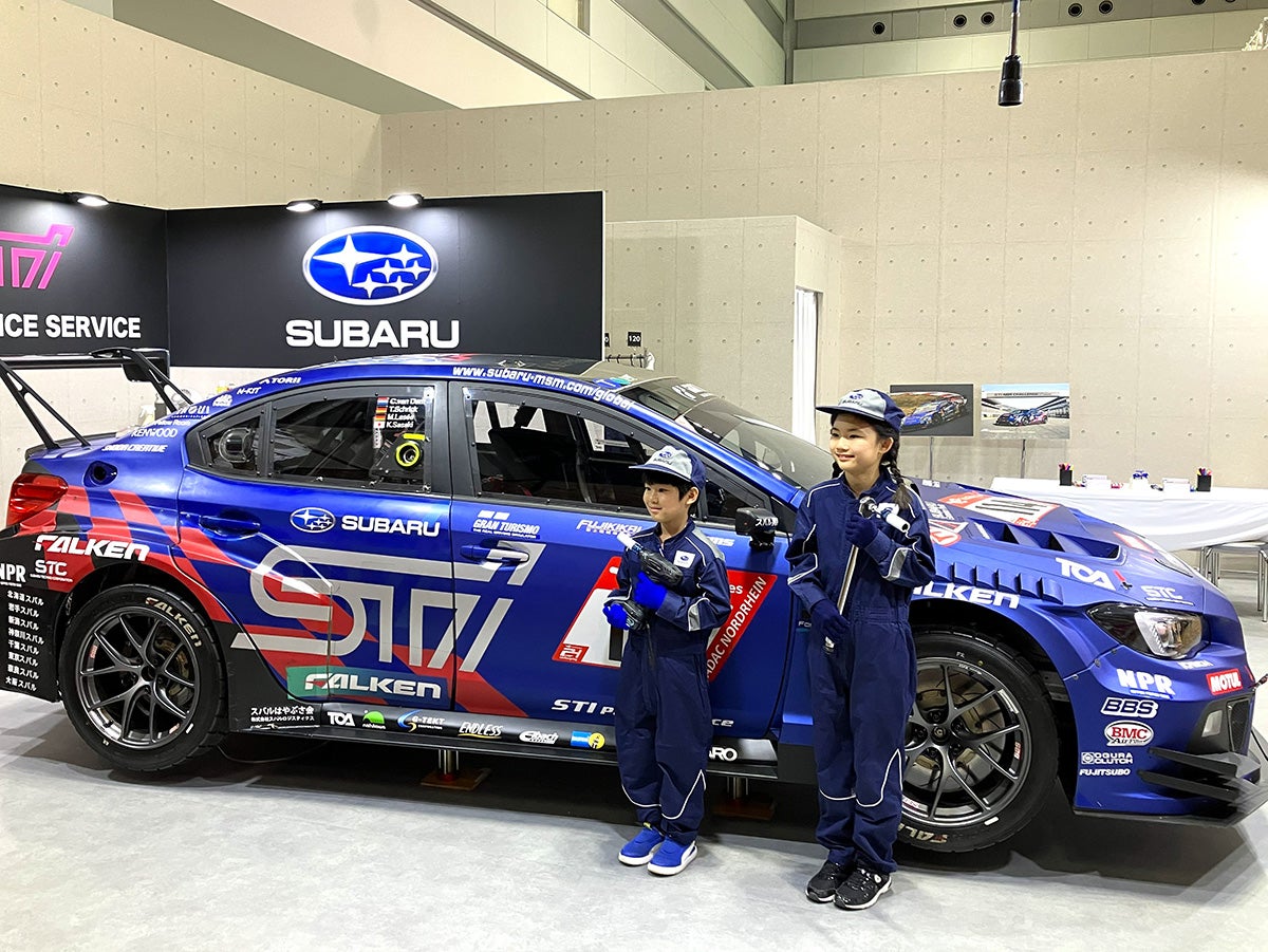 SUBARUブースでメカニックの仕事体験